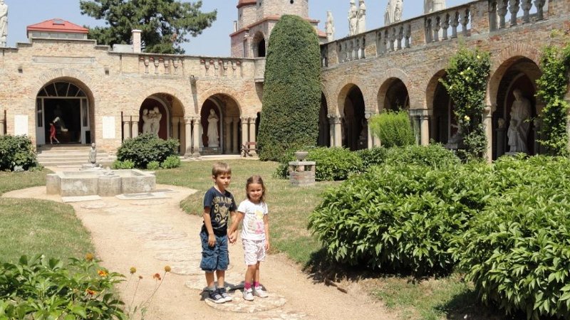 DSC00554 00.JPG - A belső udvar.